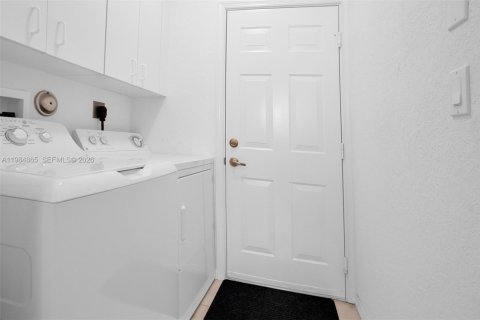 Villa ou maison à louer à Miramar, Floride: 3 chambres, 123 m2 № 2050391 - photo 26