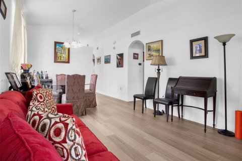 Villa ou maison à louer à Miramar, Floride: 3 chambres, 123 m2 № 2050391 - photo 5