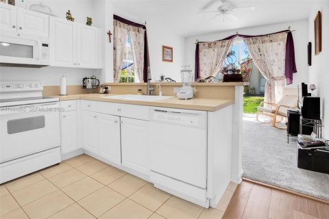 Villa ou maison à louer à Miramar, Floride: 3 chambres, 123 m2 № 2050391 - photo 9