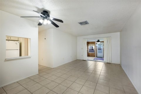 Villa ou maison à vendre à Bradenton, Floride: 2 chambres, 91.51 m2 № 2156299 - photo 4