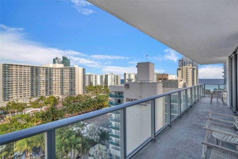 Condo in Hollywood, Florida, 2 bedrooms  № 2089190 - photo 27