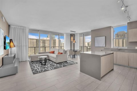 Condo in Hollywood, Florida, 2 bedrooms  № 2089190 - photo 6