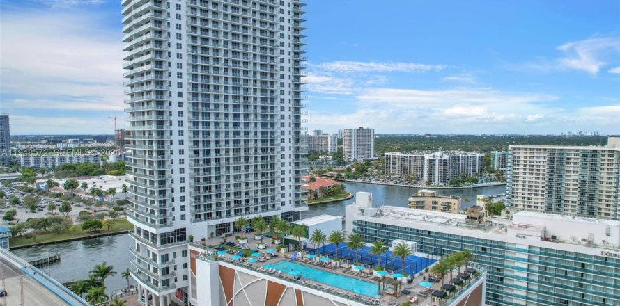 Condo in Hollywood, Florida, 2 bedrooms  № 2089190
