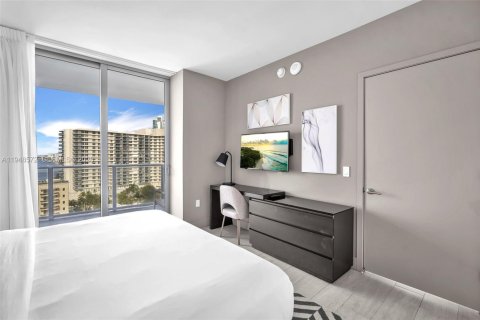 Condo in Hollywood, Florida, 2 bedrooms  № 2089190 - photo 21