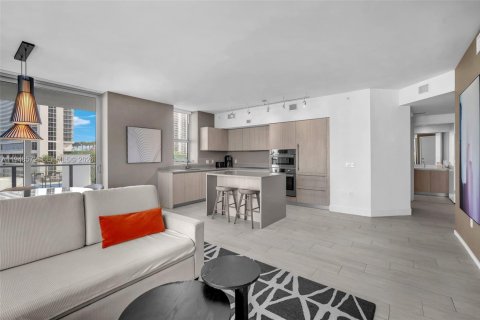 Condo in Hollywood, Florida, 2 bedrooms  № 2089190 - photo 8