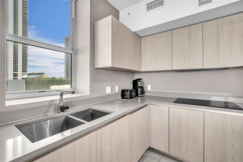 Condo in Hollywood, Florida, 2 bedrooms  № 2089190 - photo 10