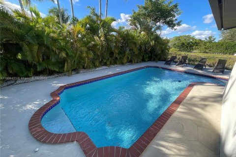 Casa en venta en Miami, Florida, 4 dormitorios, 271.27 m2 № 1967656 - foto 8