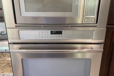 Casa en venta en Miami, Florida, 4 dormitorios, 271.27 m2 № 1967656 - foto 19