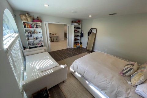 Casa en venta en Miami, Florida, 4 dormitorios, 271.27 m2 № 1967656 - foto 28