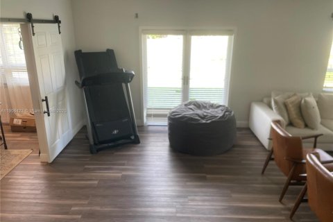 Casa en venta en Miami, Florida, 4 dormitorios, 271.27 m2 № 1967656 - foto 23