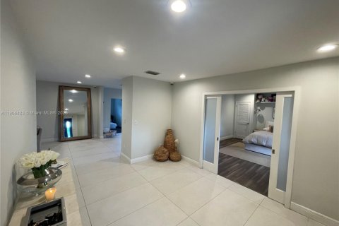 Casa en venta en Miami, Florida, 4 dormitorios, 271.27 m2 № 1967656 - foto 14
