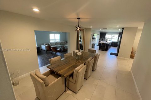 Casa en venta en Miami, Florida, 4 dormitorios, 271.27 m2 № 1967656 - foto 20