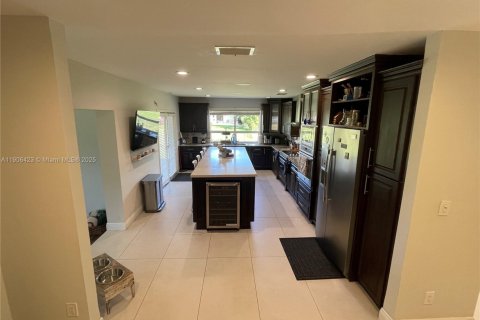 Casa en venta en Miami, Florida, 4 dormitorios, 271.27 m2 № 1967656 - foto 17