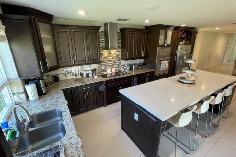 Casa en venta en Miami, Florida, 4 dormitorios, 271.27 m2 № 1967656 - foto 16