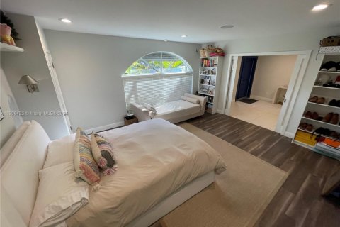 Casa en venta en Miami, Florida, 4 dormitorios, 271.27 m2 № 1967656 - foto 29