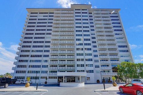 Condominio en venta en Fort Lauderdale, Florida, 1 dormitorio, 83.61 m2 № 1102035 - foto 1