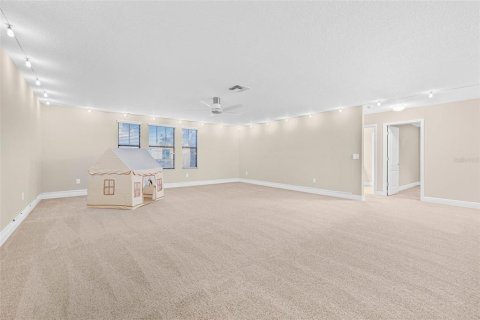House in Tampa, Florida 5 bedrooms, 355.07 sq.m. № 1771105 - photo 24