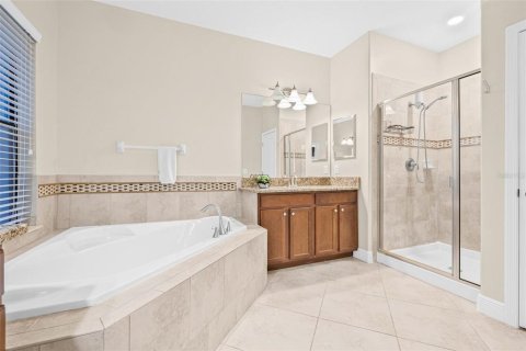 House in Tampa, Florida 5 bedrooms, 355.07 sq.m. № 1771105 - photo 19