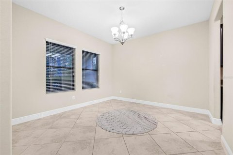 House in Tampa, Florida 5 bedrooms, 355.07 sq.m. № 1771105 - photo 10