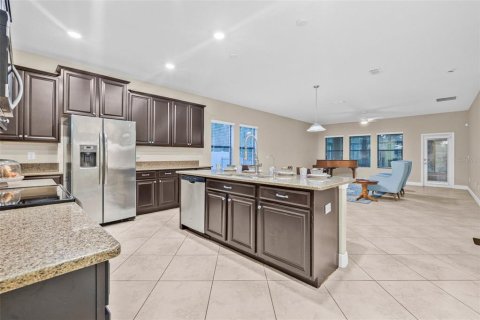 House in Tampa, Florida 5 bedrooms, 355.07 sq.m. № 1771105 - photo 6