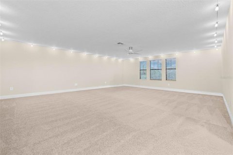 House in Tampa, Florida 5 bedrooms, 355.07 sq.m. № 1771105 - photo 25