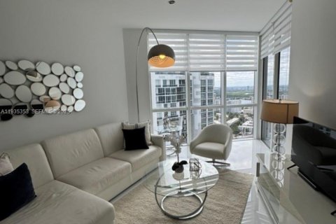 Condominio en alquiler en Sunny Isles Beach, Florida, 1 dormitorio, 85.47 m2 № 2088436 - foto 2