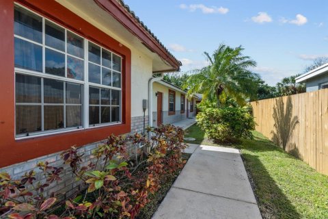 Commercial property in Pompano Beach, Florida 224.08 sq.m. № 2382824 - photo 5