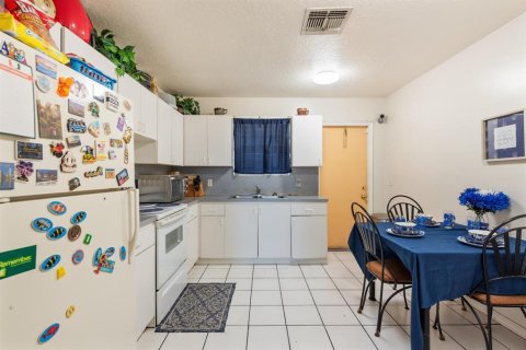 Commercial property in Pompano Beach, Florida 224.08 sq.m. № 2382824 - photo 9