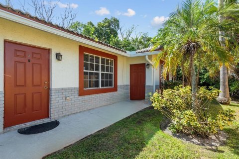 Commercial property in Pompano Beach, Florida 224.08 sq.m. № 2382824 - photo 4