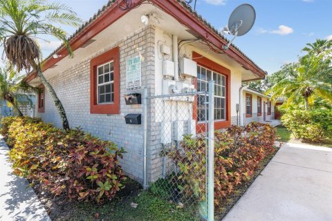 Commercial property in Pompano Beach, Florida 224.08 sq.m. № 2382824 - photo 6