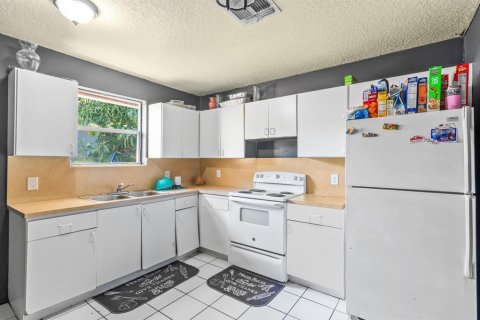 Commercial property in Pompano Beach, Florida 224.08 sq.m. № 2382824 - photo 20