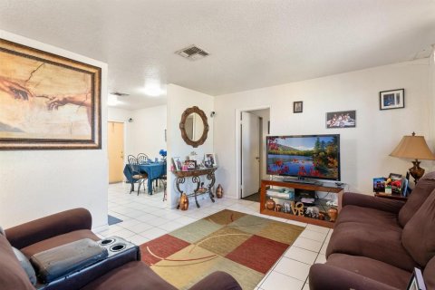 Commercial property in Pompano Beach, Florida 224.08 sq.m. № 2382824 - photo 11