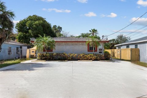 Commercial property in Pompano Beach, Florida 224.08 sq.m. № 2382824