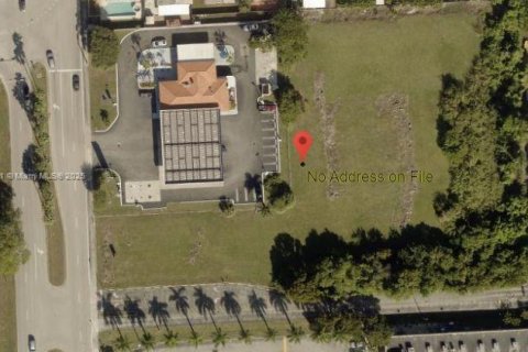 Commercial property in Miami, Florida № 2088853