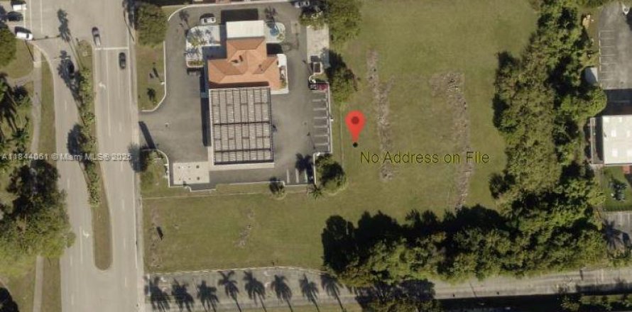 Commercial property in Miami, Florida № 2088853