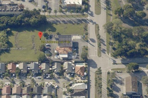 Commercial property in Miami, Florida № 2088853 - photo 2