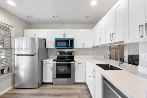 Villa ou maison à vendre à Margate, Floride: 2 chambres, 87.89 m2 № 2244171 - photo 6
