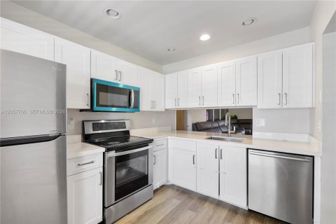 Villa ou maison à vendre à Margate, Floride: 2 chambres, 87.89 m2 № 2244171 - photo 5