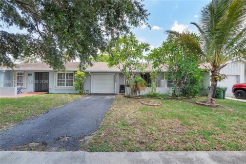 Villa ou maison à vendre à Margate, Floride: 2 chambres, 87.89 m2 № 2244171 - photo 16
