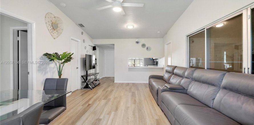 Villa ou maison à Margate, Floride 2 chambres, 87.89 m2 № 2244171