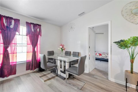 Villa ou maison à vendre à Margate, Floride: 2 chambres, 87.89 m2 № 2244171 - photo 4