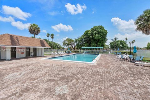 Villa ou maison à vendre à Margate, Floride: 2 chambres, 87.89 m2 № 2244171 - photo 19