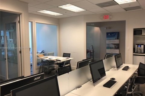 Propiedad comercial en venta en Aventura, Florida № 1959657 - foto 13