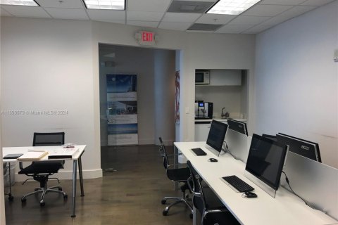 Propiedad comercial en venta en Aventura, Florida № 1959657 - foto 11