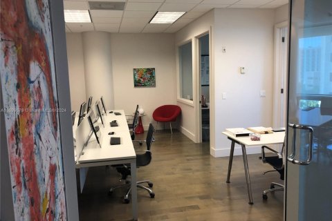 Propiedad comercial en venta en Aventura, Florida № 1959657 - foto 6