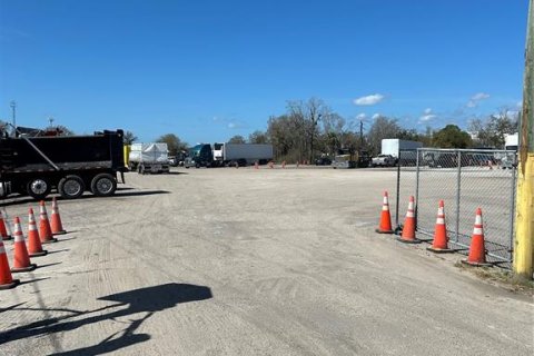 Propiedad comercial en Tampa, Florida № 2103571