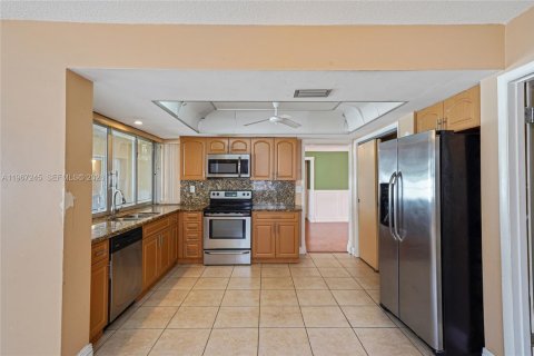 Купить виллу или дом в Мирамар, Флорида 3 спальни, 163.04м2, № 2028776 - фото 10