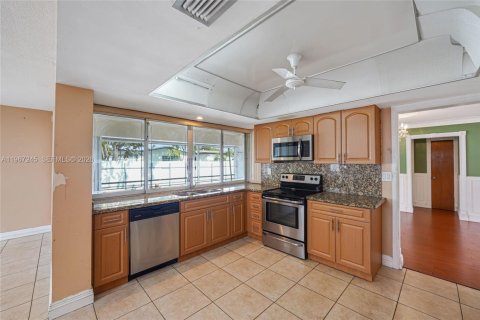 Купить виллу или дом в Мирамар, Флорида 3 спальни, 163.04м2, № 2028776 - фото 9