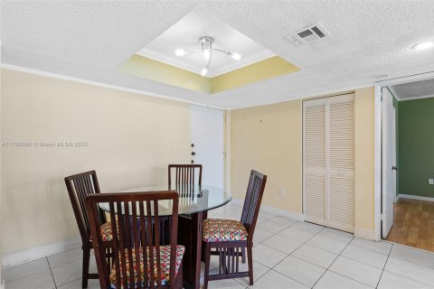 Condominio en venta en Miami, Florida, 2 dormitorios, 76.83 m2 № 1683596 - foto 10