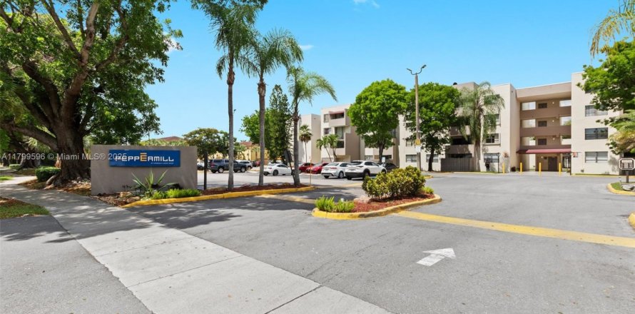 Condominio en Miami, Florida, 2 dormitorios  № 1683596